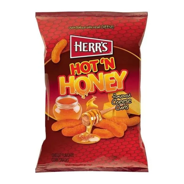 Herr's Cheese Curls Hot N Honey mézes-csípős sajtos snack 113 g-os zacskóban