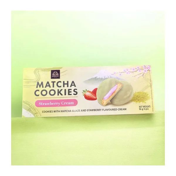 Matcha Cookies Strawberry Cream eper krémes matcha bevonatos keksz 96 g-os csomagban