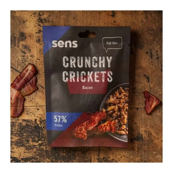 Sens Crunchy Crickets Bacon ízű ropogós tücsök snack 16 g-os kiszerelésben