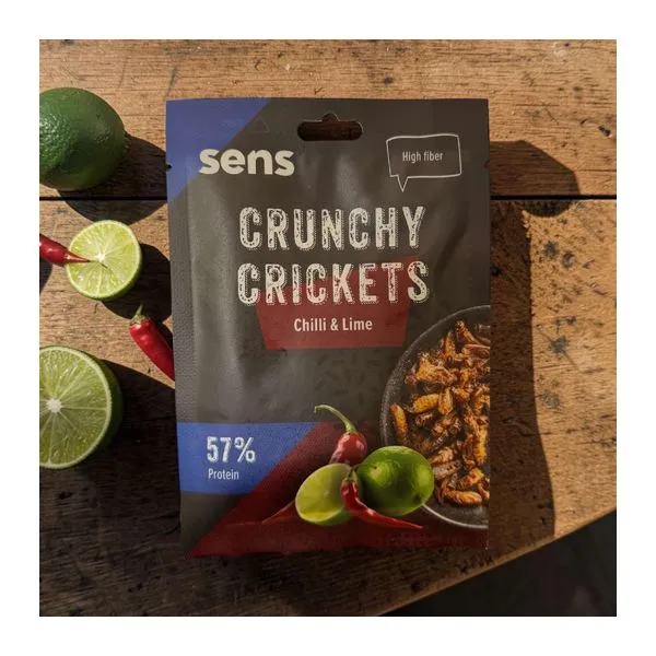 Sens Crunchy Crickets Chili és Lime ízű ropogós tücsök snack 16 g-os kiszerelésben