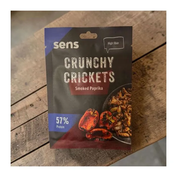 Sens Crunchy Crickets Smoked Paprika ízű ropogós tücsök snack 16 g-os kiszerelésben