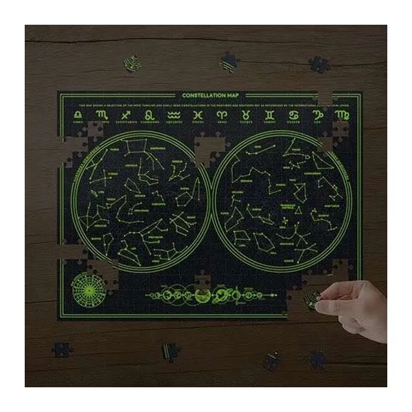Sötétben világító csillagkép puzzle 300 darabos doboza és kirakott képe